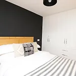 Luxurious Double Bedroom, Ensuite With Free Wifi.