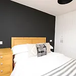 Luxurious Double Bedroom, Ensuite With Free Wifi.